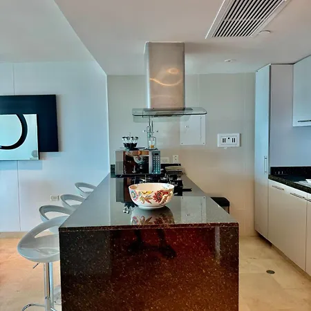 Beautiful 2 Bedroom Ocean View In *