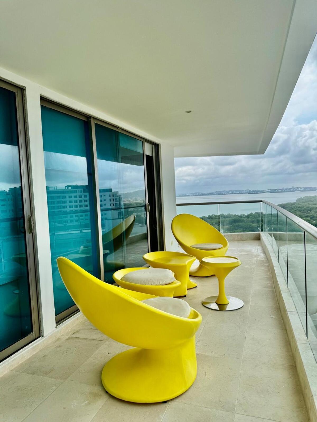 Beautiful 2 Bedroom Ocean View In Cartagena