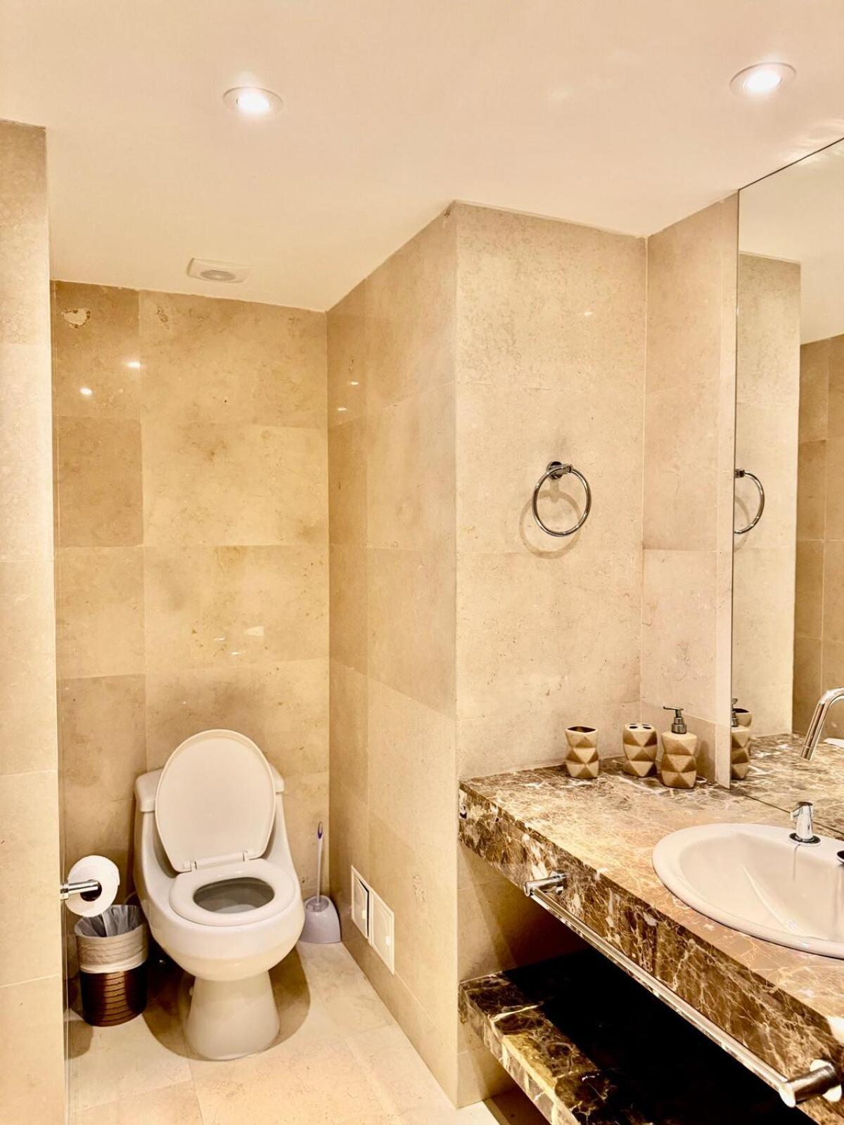 Apartment Beautiful 2 Bedroom Ocean View In *