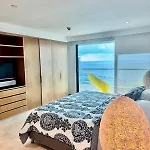 Beautiful 2 Bedroom Ocean View Condo In Cartagena