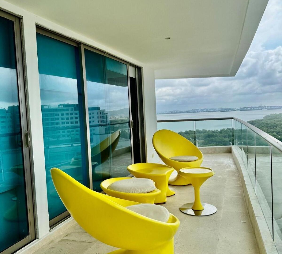 Beautiful 2 Bedroom Ocean View In Cartagena