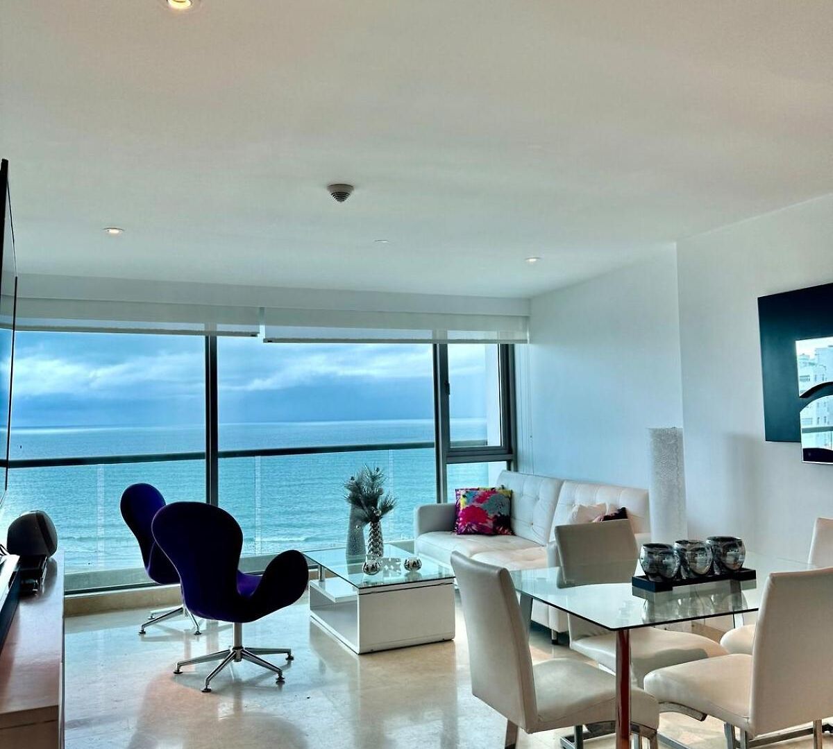 Beautiful 2 Bedroom Ocean View In