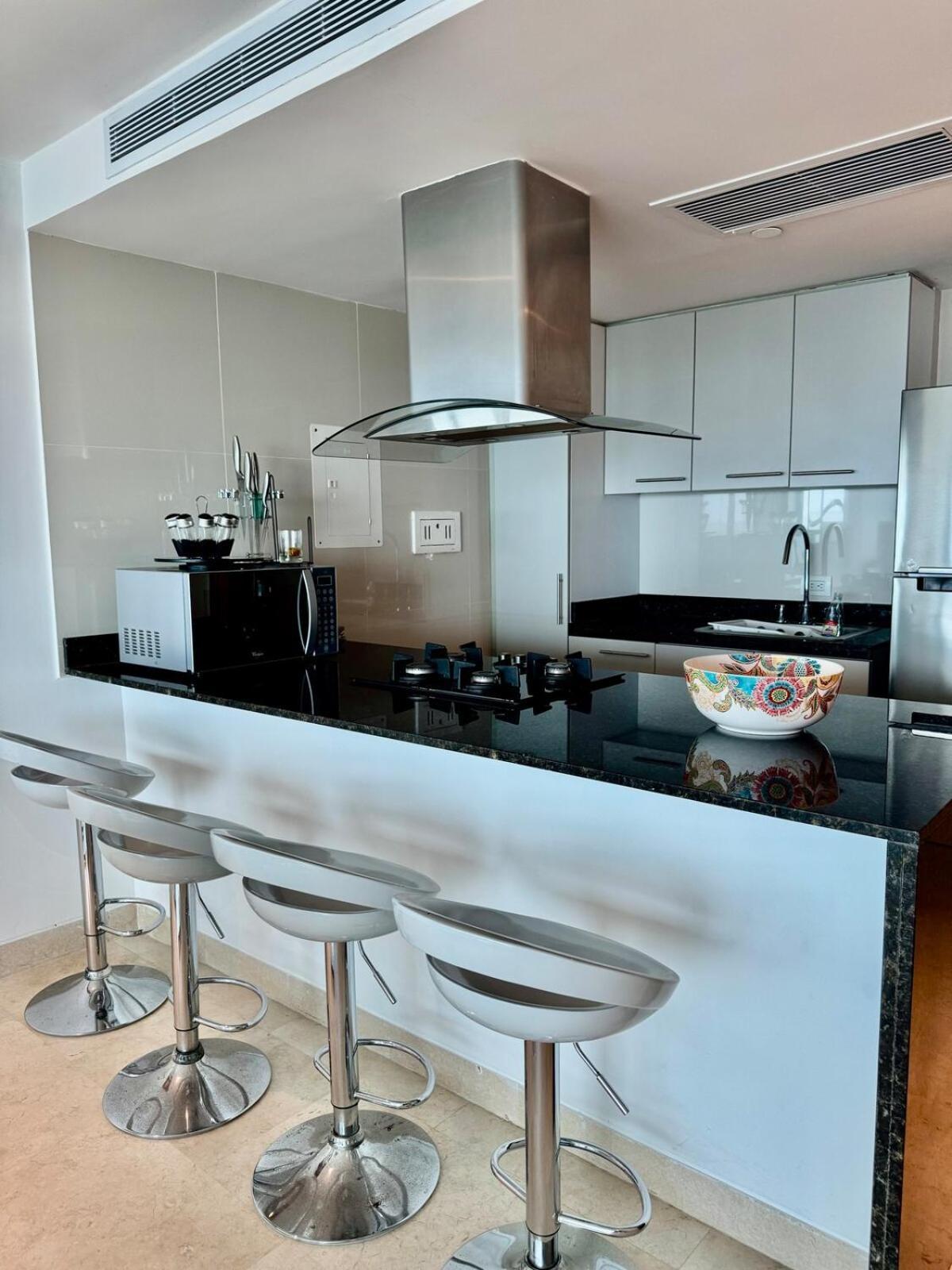 Apartment Beautiful 2 Bedroom Ocean View In